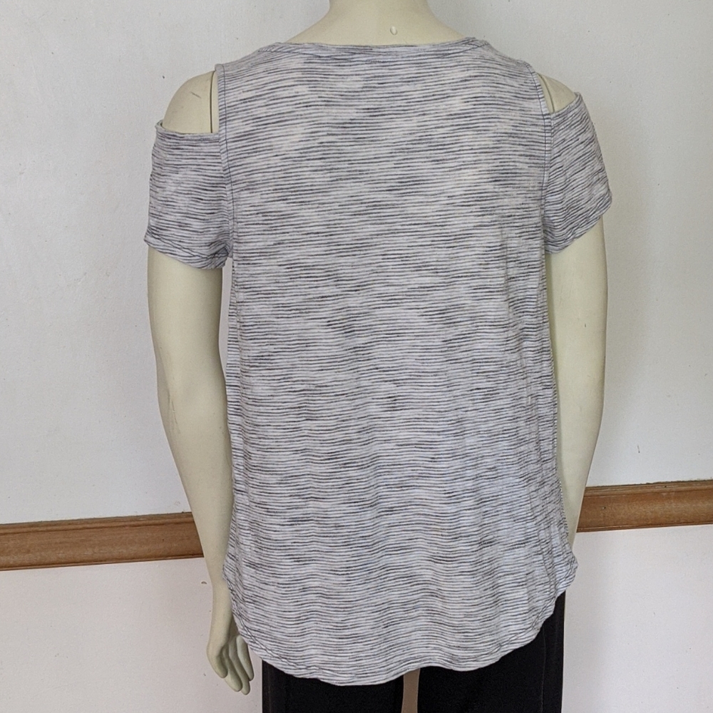 Loft Cold Shoulder Size Medium Pullover Top - image 4
